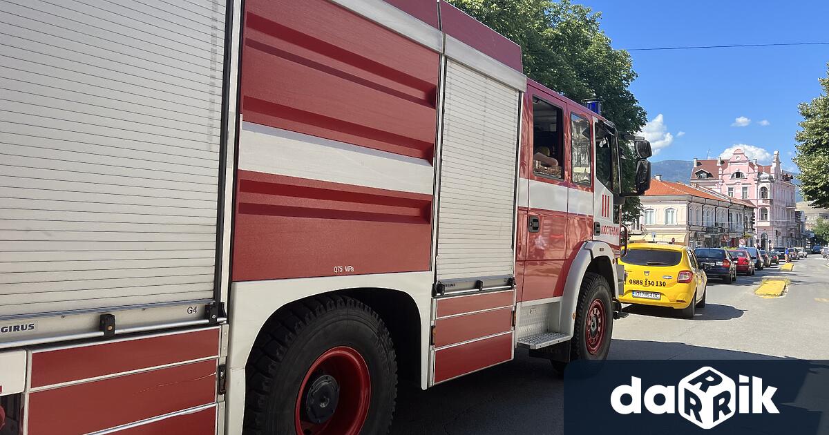 Автомобил е изгорял при пожар пред частен дом въвВетово, съобщиха