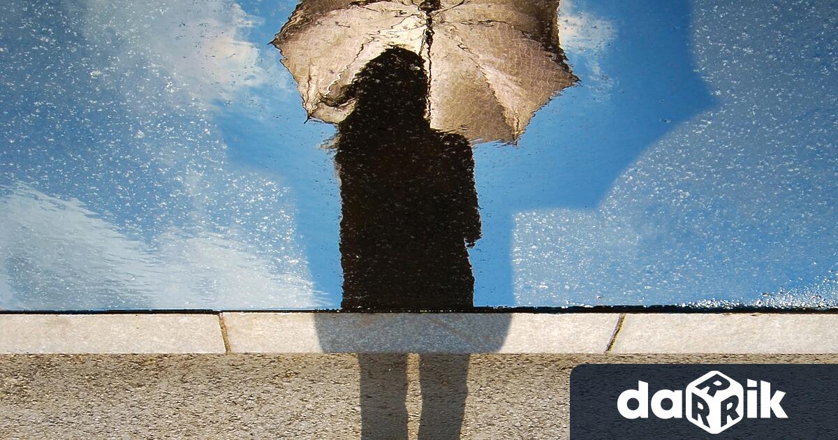 Днес от запад валежите постепенно ще спират, най-късно в крайните