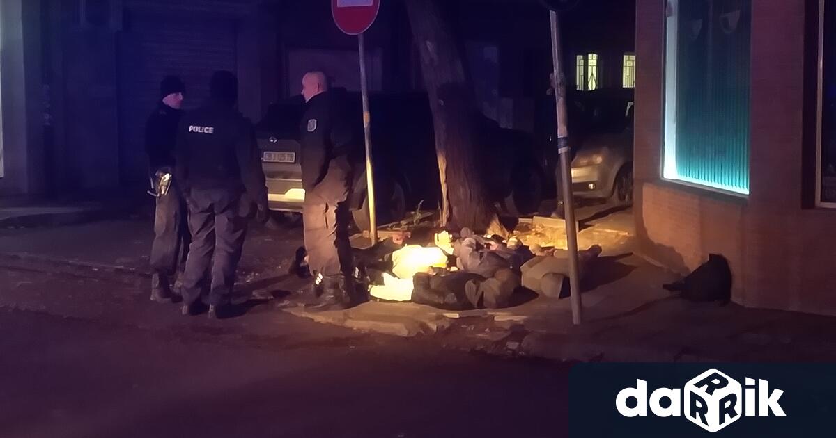 Джип Нисан с седем мигранти се вряза в лек автомобил