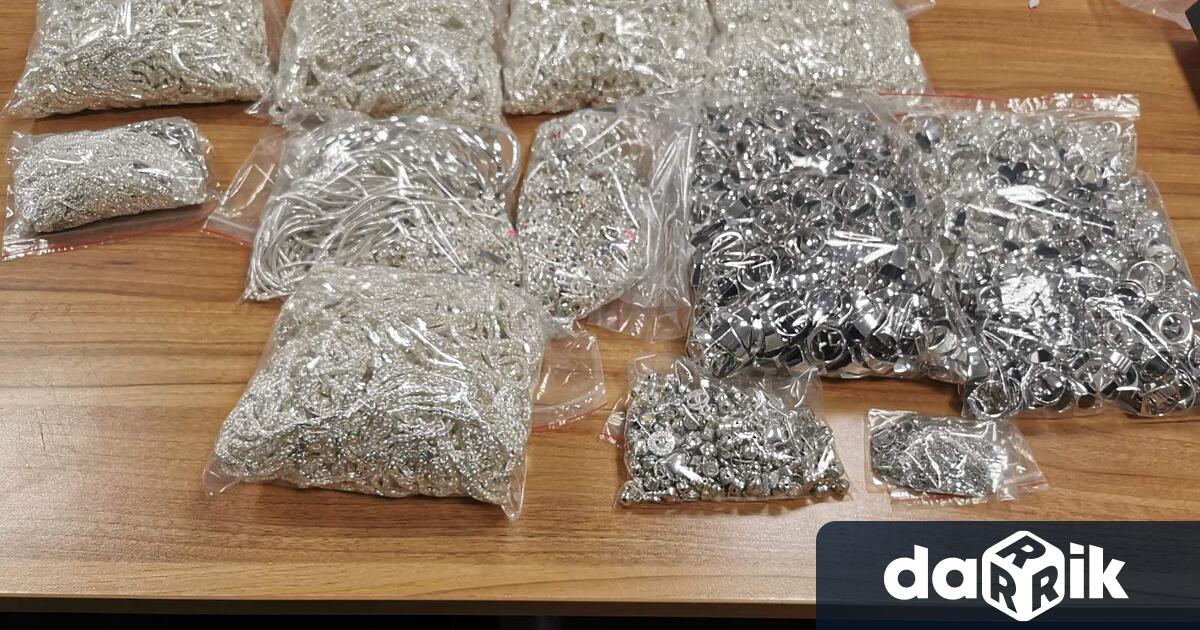 Рекордно количество от близо 30 кг сребърни накити, укрити в