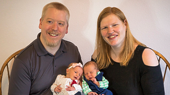 Бебета близнаци се родиха в американския щат Тенеси от ембриони