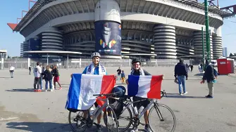 С колело от Франция до Катар: Французи предприеха необичайно пътуване заради Мондиал 2022