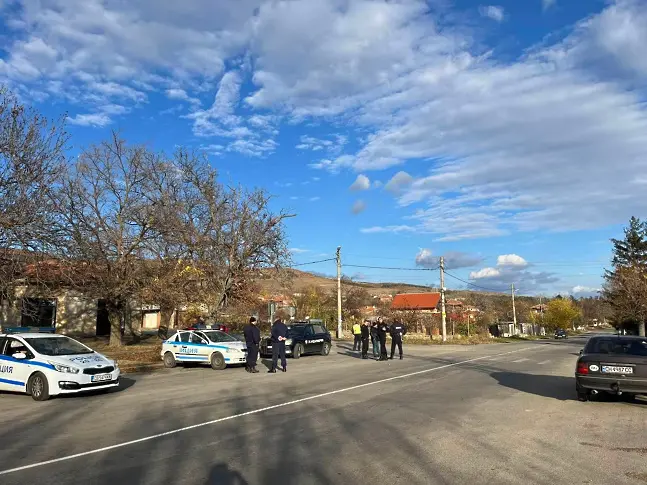 Спецакция на полиция и жандармерия е на ход в сливенското село Чинтулово