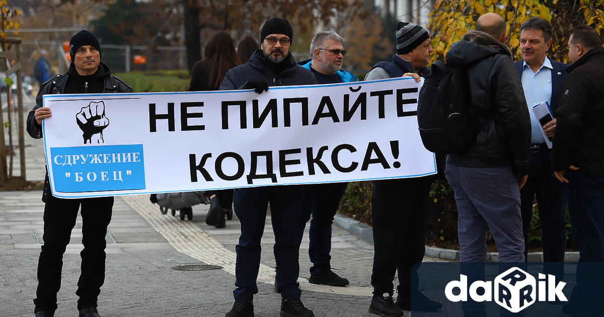 Представители от гражданското сдружение БОЕЦ влязоха в парламента и разпънаха