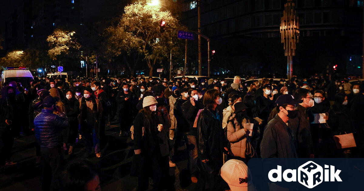 Китайският народ трябва да бъде по-смел! - призоваваше млад мъж