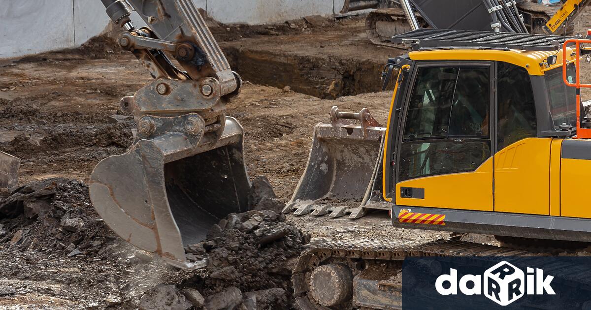 Четирима работници са били затрупани при изкопни работи в кв.