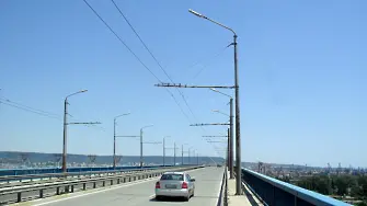 Аспарухов мост остана на тъмно след поредната кражба на кабел