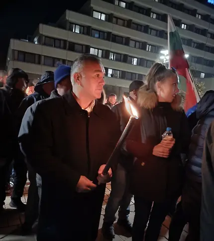 Сандански в светлини: Лидерът на ВМРО Кюстендил поведе факелно шествие срещу Ньойсия договор 