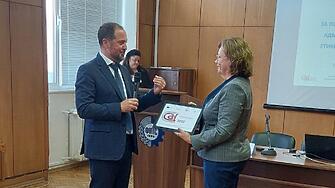 Община Ловеч е удостоена с етикет Ефективен CAF потребител от