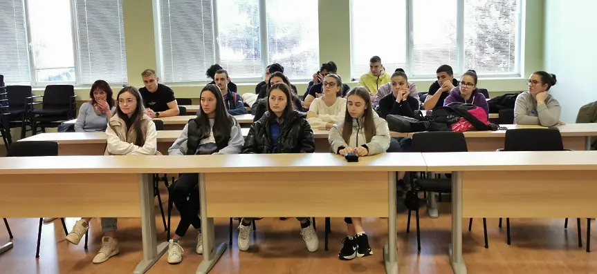Ученици от ПМГ посетиха Районна прокуратура – Кюстендил 