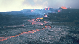 Хавайският Мауна Лоа най големият действащ вулкан в света изригна за