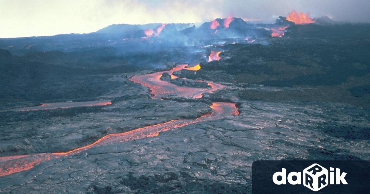 Хавайският Мауна Лоа, най-големият действащ вулкан в света, изригна за