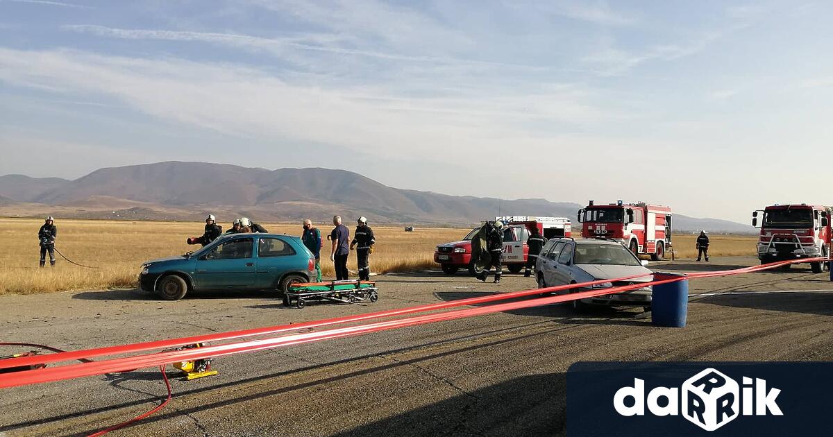 Пожар е възникнал в лек автомобил Фолксваген Пасат“ по време