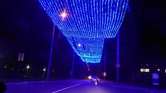 Поради извършване на монтаж на елементи от коледната украса на