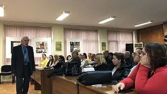 Теодосий Теодосиев покани млади физици от Аксаково в школата си