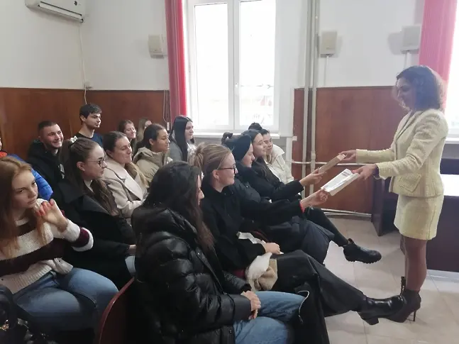 Съдия от Районен съд – Враца проведе беседа с ученици за видовете престъпления и наказанията