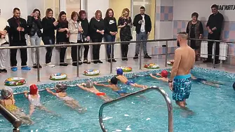53 деца тренират плуване в ДГ „Пролет“