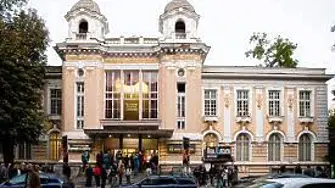 Коледният фестивал в Габровския театъра подарява билети за Лондон и други награди 