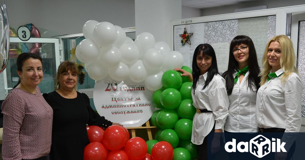 На 2 декември през 2002 година отваря врата центърът за