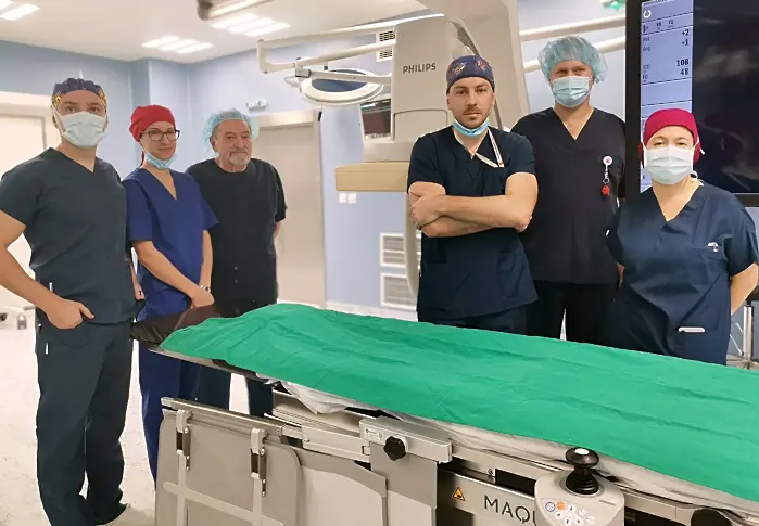 Съдови хирурзи от Сърце и Мозък Плевен спасиха живота на мъж с аневризма на коремната аорта 