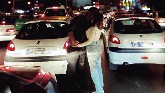 Снимка на двойка в Иран целуваща се по улиците обиколи