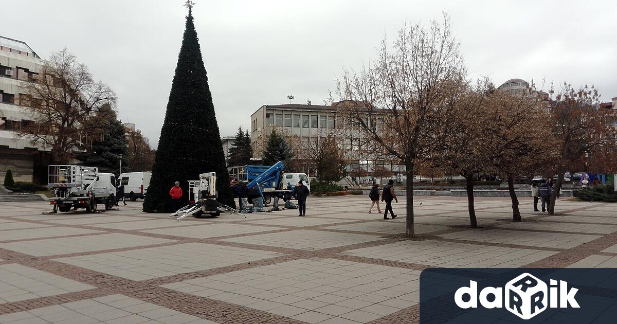 Коледните светлини в Дупница ще бъдатофициално запалени на 5 декември.