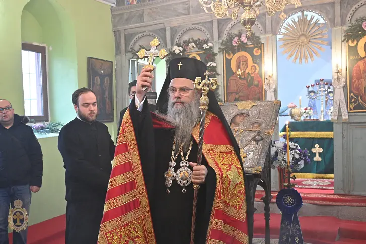 Митрополит Николай отслужи молебен за здраве в село Богдан