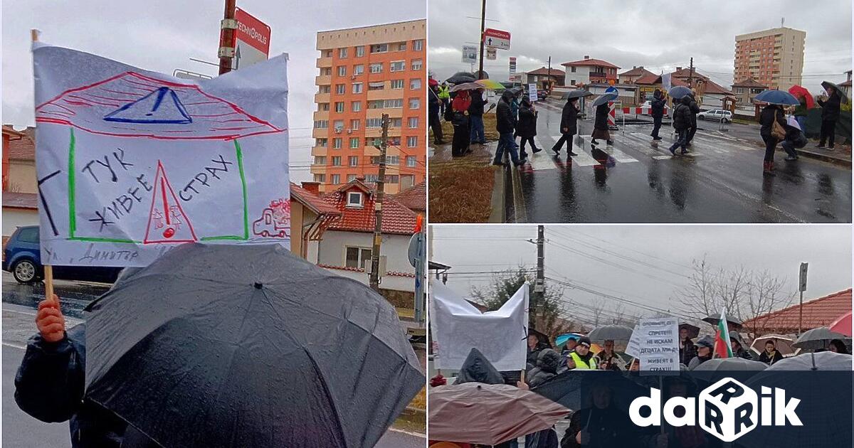 Жители на квартал Гледка“ в Кърджали протестираха тази сутрин на