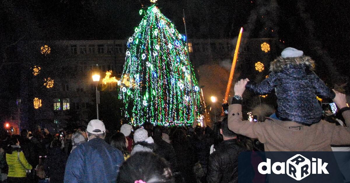 Светлините на градската коледна елха във Варна ще светнат навръх
