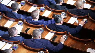 Депутатите удължиха на първо четене действието на бюджета за 2022 г.