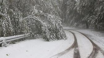 Първисняг падна в Сливенска община Снежна покривка има в районите