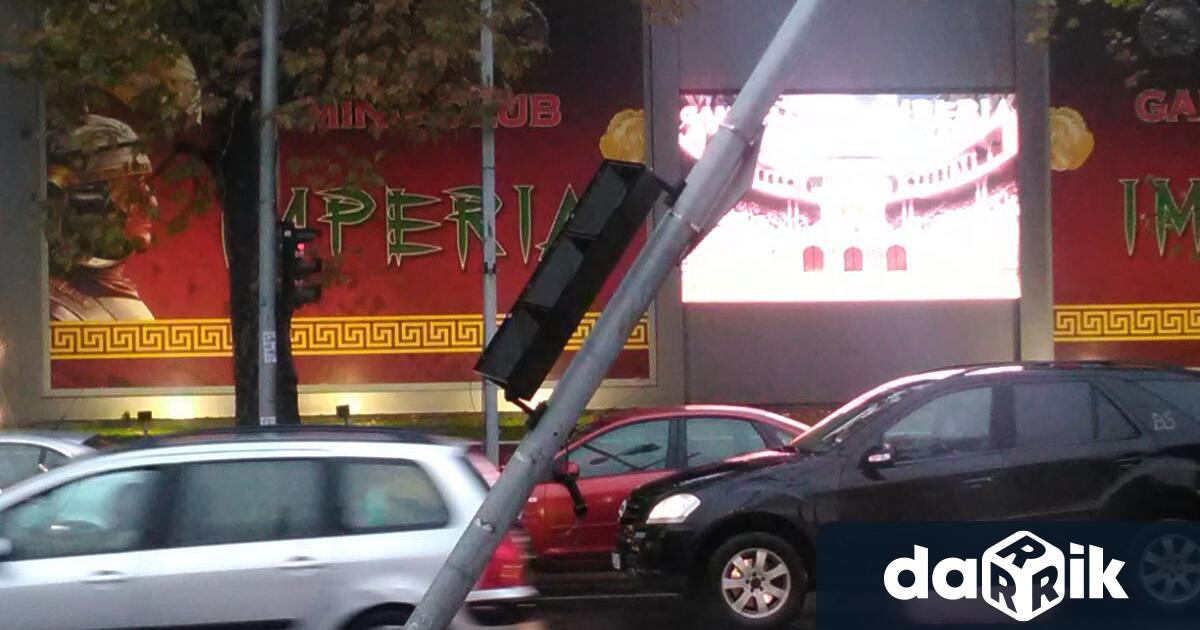 Южното платно на бул. Христо Ботев“ в района срещу кръстовището