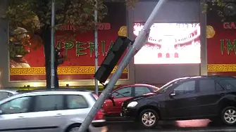 Затварят за кратко част от бул. „Христо Ботев“, демонтират опасен светофар