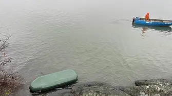 След повече от 24 часа откриха лодката на двамата изчезнали рибари 