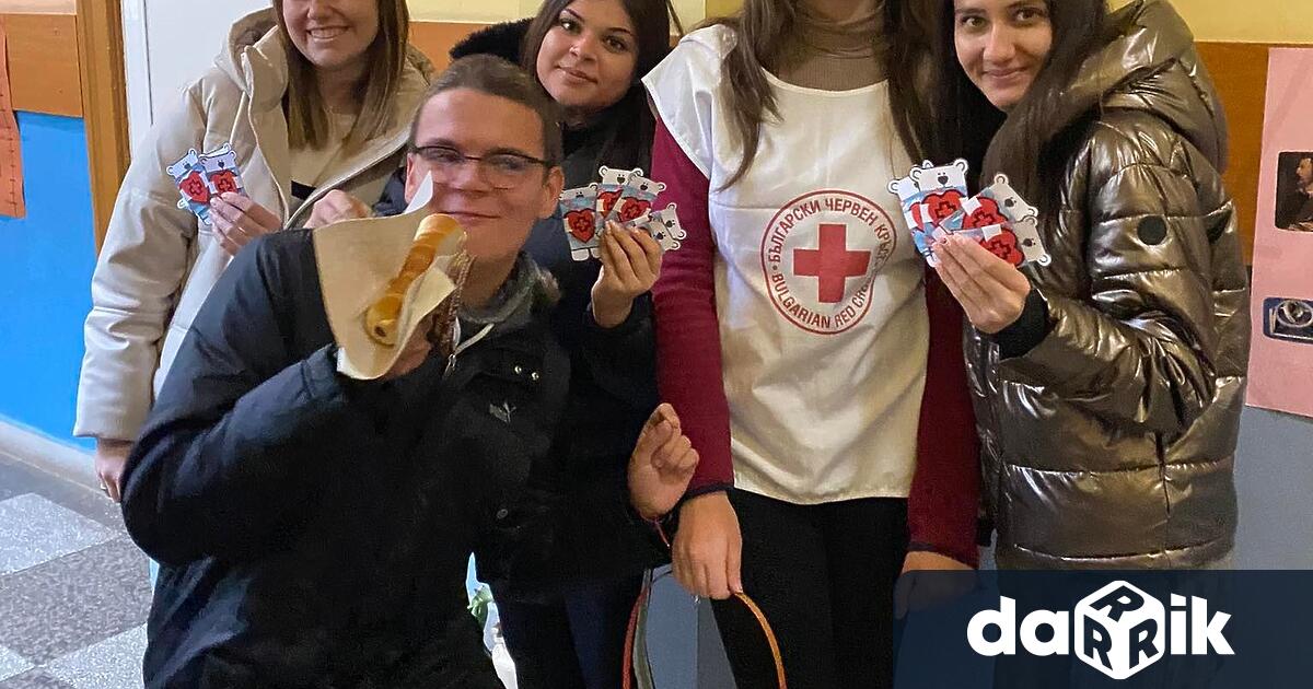 Средица дейности Българският младежки Червен кръст - Ловеч отбеляза Световния