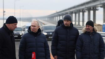 Путин премина с „Мерцедес“ по ремонтирания Кримски мост (видео)