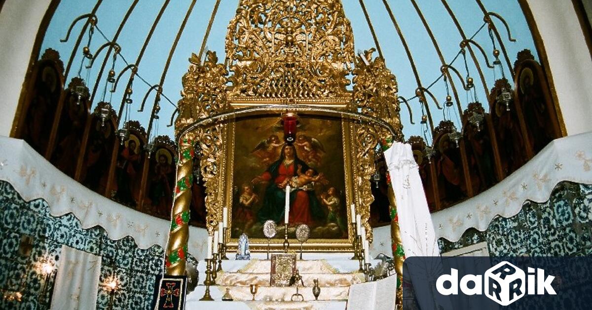 От 12:30 часа днес в двора на Арменската Апостолическа Църква