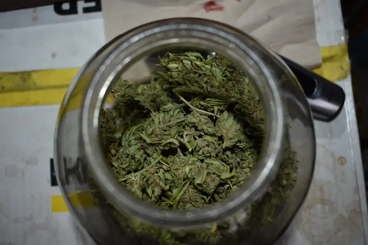 Задържаха двама за наркотици в Сливенско 