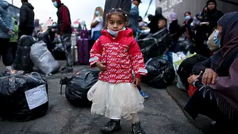 Непридружени деца мигранти в Париж искат постоянен подслон през зимата