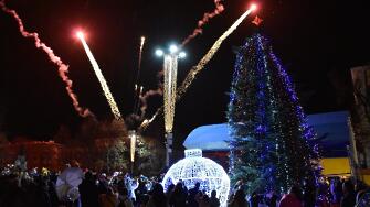 Коледните светелини на елхата в Хасково ще бъдат запалени от