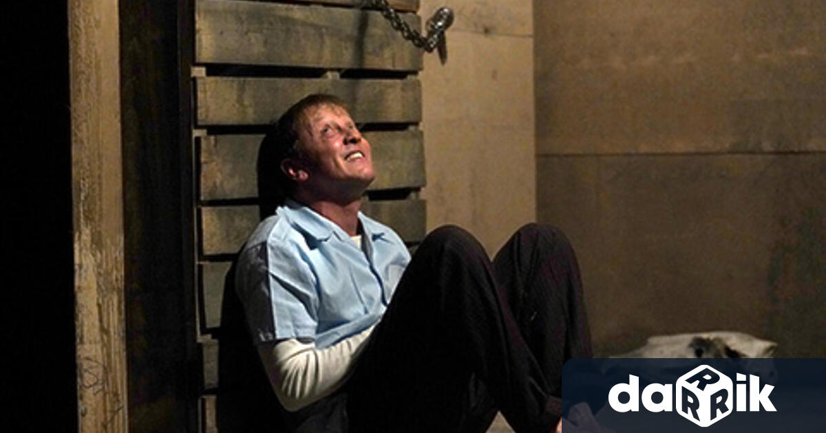 Валери Йорданов, който играе главната роля в спектакъла Хъшове“ в