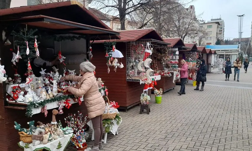 Откриват Коледния базар на занаятчиите в Хасково
