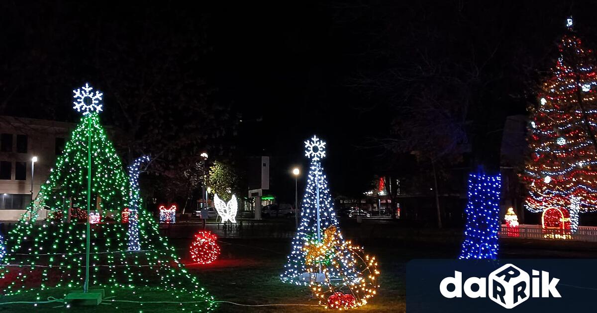 15-годишен счупил част от коледната украса в празничния кът на