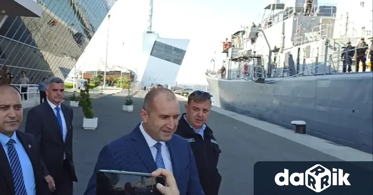 Президентът на Република България Румен Радев даваначалото на Коледните и