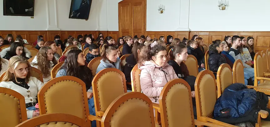 Окръжна прокуратура – Габрово проведе поредна среща  с ученици от Националната  априловска гимназия в Габрово