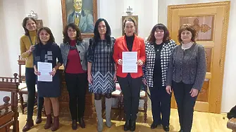 Подписаха първи общински колективен договор за образованието в Трявна