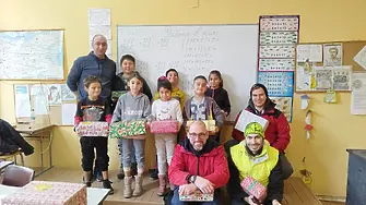 Коледни подаръци от немски семейства получиха деца и младежи от Плевен и малките населени места