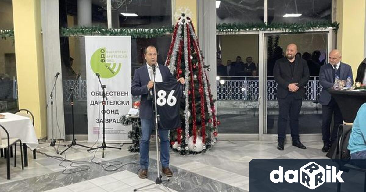 Благотворителен търг за родилното отделение обедини врачаниПредседателят на Фонда -