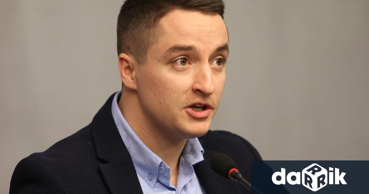 Оставам в НС като независим депутат.Нямам планове да се присъединя