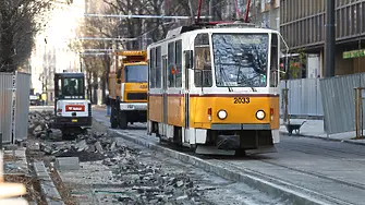 Глобяват с близо 1 млн. лв. фирмата, забавила ремонта на трамвайното трасе по бул. „Цар Борис III“